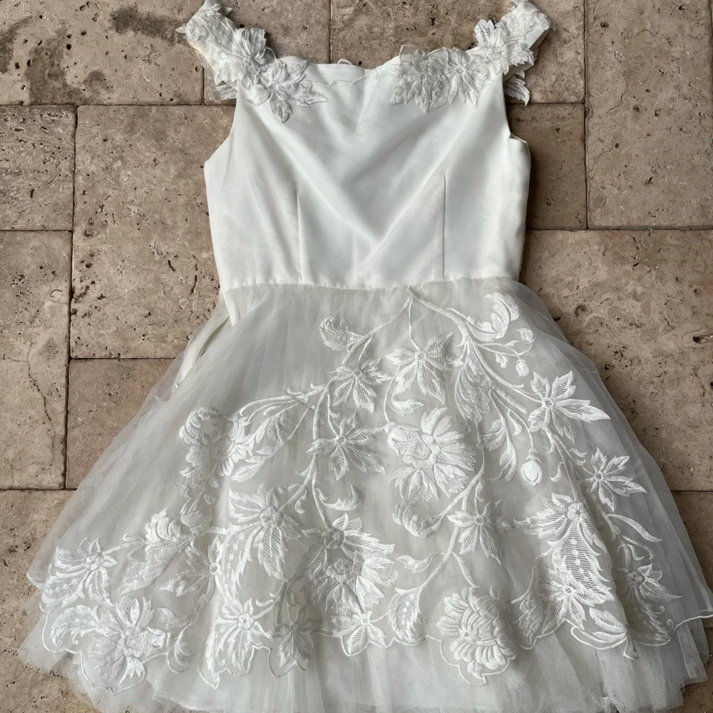 Adrianna Papell short wedding dress size 8 - Picture 9 of 10